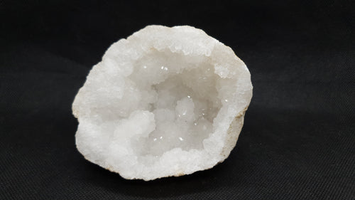 Demi-Géode de Quartz Cristal de Roche du Maroc - 790 grammes