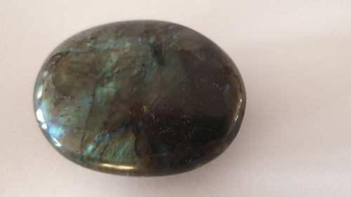 Galet en Labradorite de Madagascar