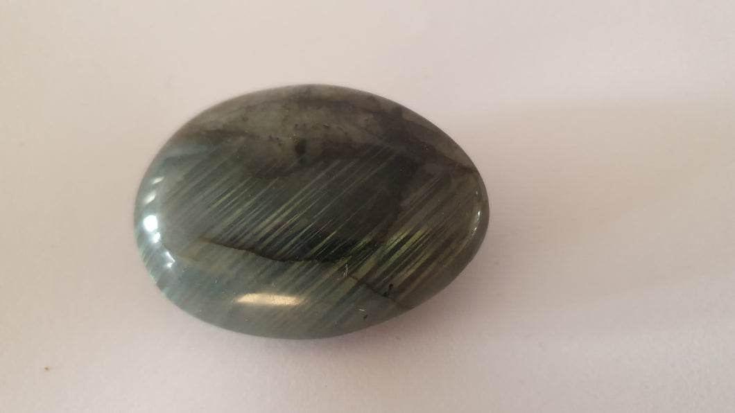 Galet en Labradorite de Madagascar