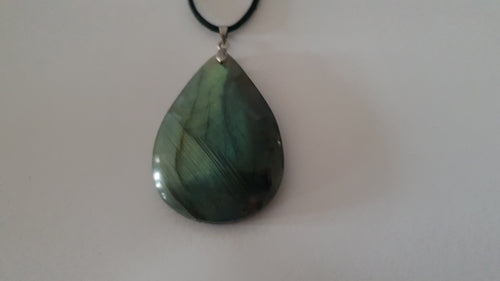 Pendentif en Labradorite de Madagascar