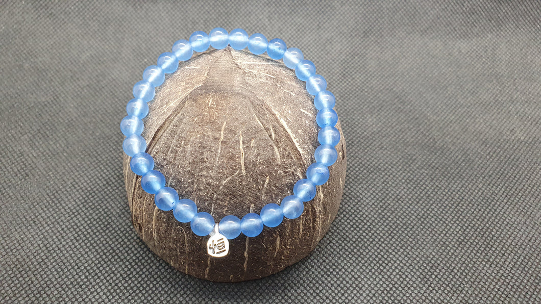Bracelet en Agate Bleue 6mm avec signe 