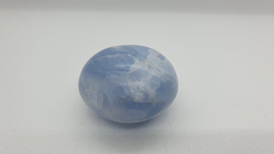 Galet en Calcite Bleue