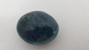 Galet en Apatite Bleue