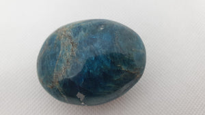 Galet en Apatite Bleue