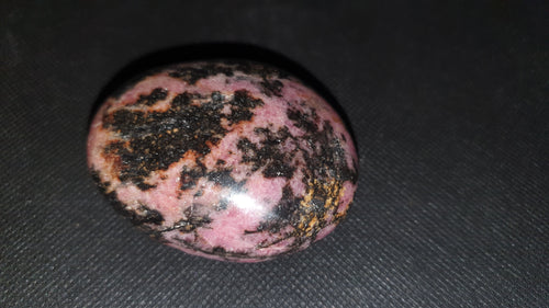 Galet en Rhodonite