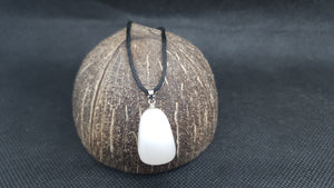 Pendentif en Agate Blanche