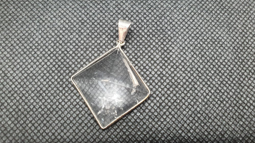 Pendentif en Cristal de roche Pyramide