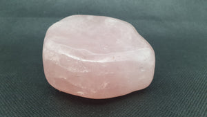 Pièce Forme Libre en Quartz Rose de Madagascar