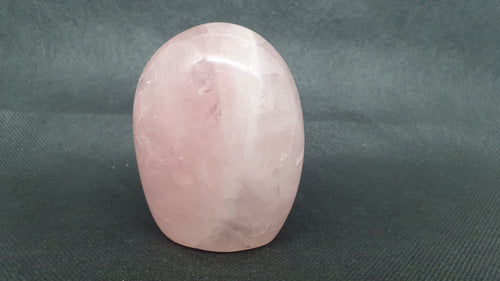 Pièce Forme Libre en Quartz Rose de Madagascar