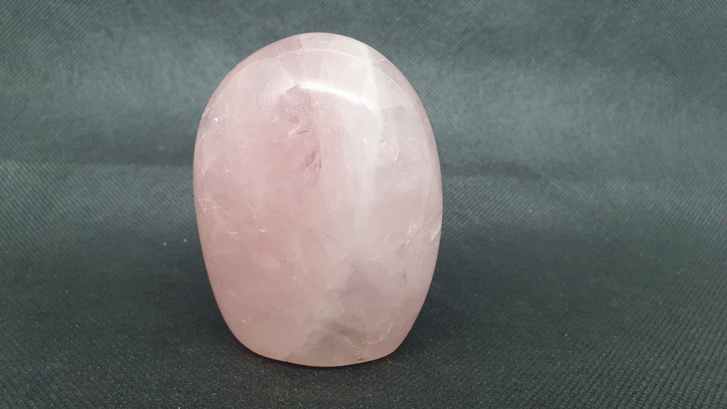 Pièce Forme Libre en Quartz Rose de Madagascar