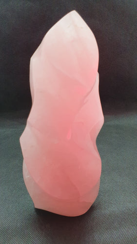 Pièce Forme Libre en Quartz Rose de Madagascar