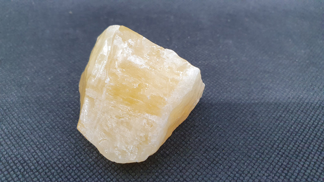 Pierre Brute en Calcite Jaune