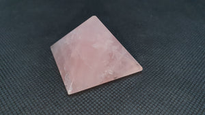 Pyramide en Quartz Rose