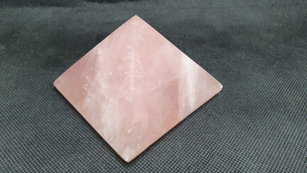 Pyramide en Quartz Rose